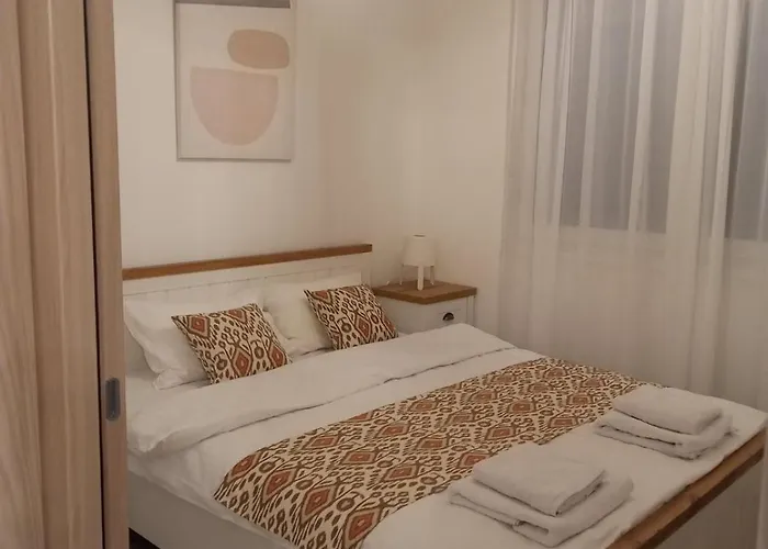 Bella * Σρέμσκα Μιτρόβιτσα